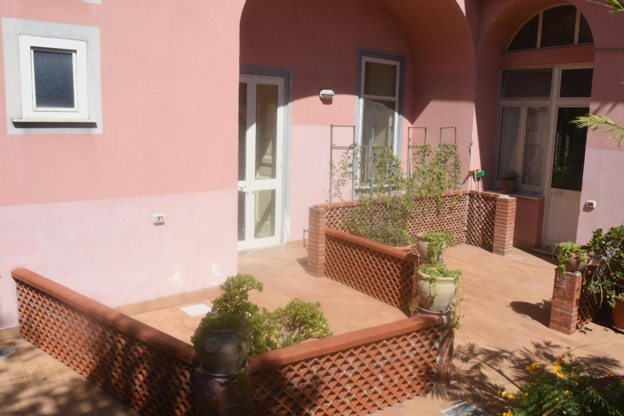 Villino Castellano Apartments Мета Экстерьер фото